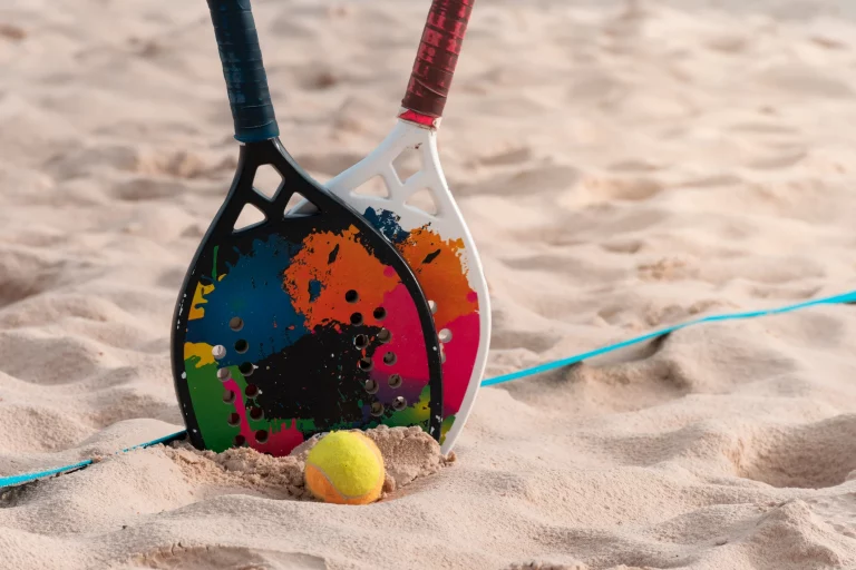 Raquetes de Beach Tennis para Jogo em Terrenos Inclinados: Adaptando-se ao Desafio